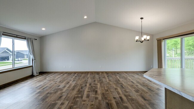 Building Photo - 4 bedroom, 3 bathroom Home