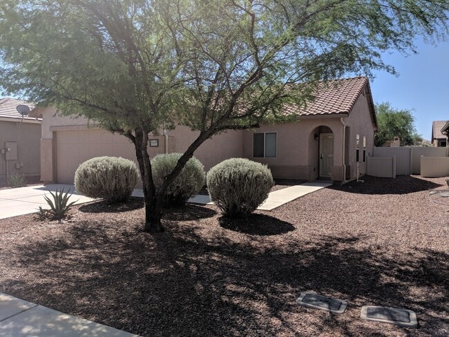 Building Photo - 3 Bedroom and 2 Bath Red Rock Rental.