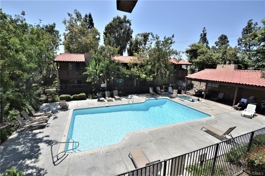 Building Photo - 1000 W MacArthur Blvd