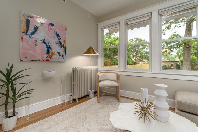 Building Photo - Charming Townhome | 5 Bed | 3.5 Bath | 2,400 Sf | Covered Front Porch & Large Fenced-In Backyard ...