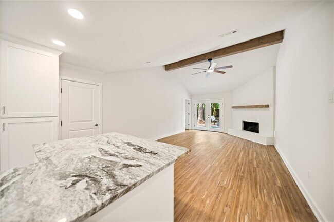 Building Photo - 18 Tulip Hill Ct