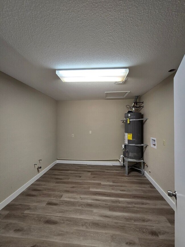 Building Photo - A Fabulous 4 Bedroom Single Story Home in East Las Vegas