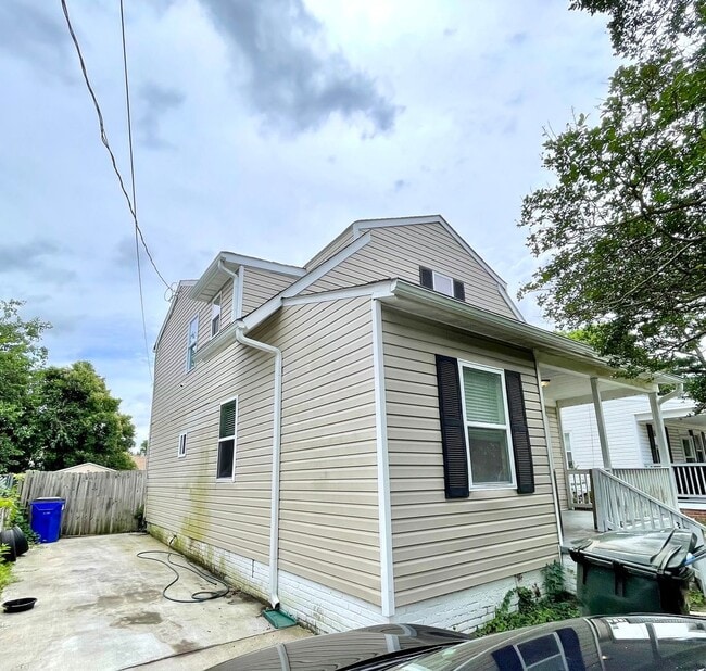 Building Photo - Charming 3-Bedroom Home with Fenced Yard i...