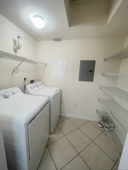 Building Photo - 6556 Emerald Dunes Dr