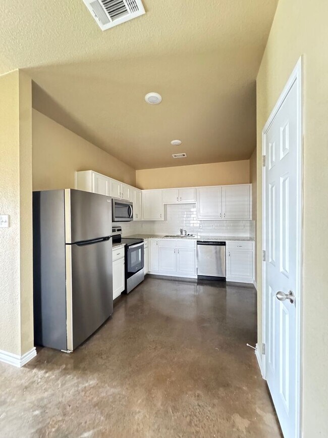 Building Photo - Adorable 3 Bedroom, 2 Bathroom, 1 Car Garage Duplex in Harker Heights TX