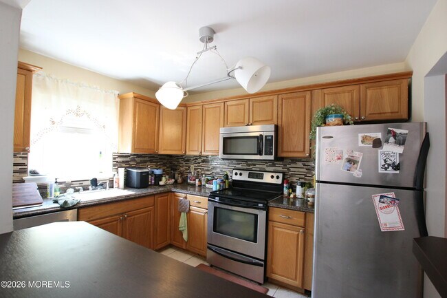 Building Photo - 65 Cedar Ave