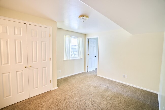 Building Photo - 850 E 550 S