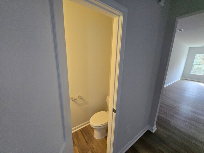 Building Photo - Charming 3 Bedroom Home Located in Raleigh