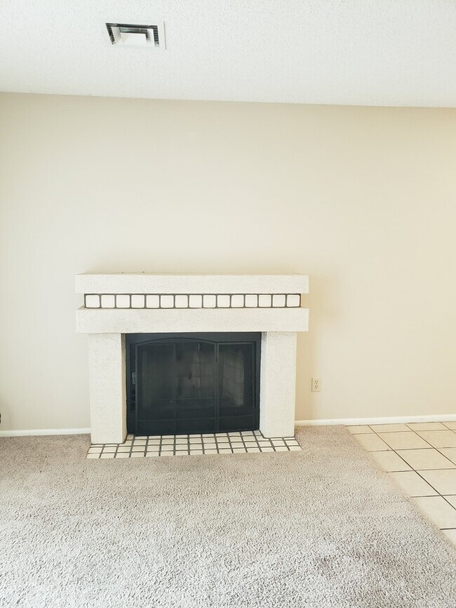 Building Photo - COMING SOON! Peoria Townhouse