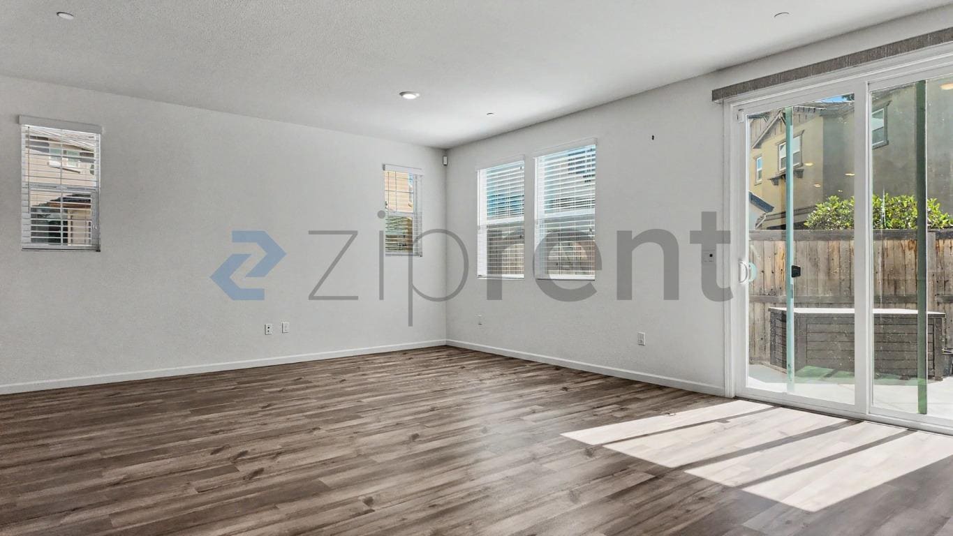 Building Photo - Unit