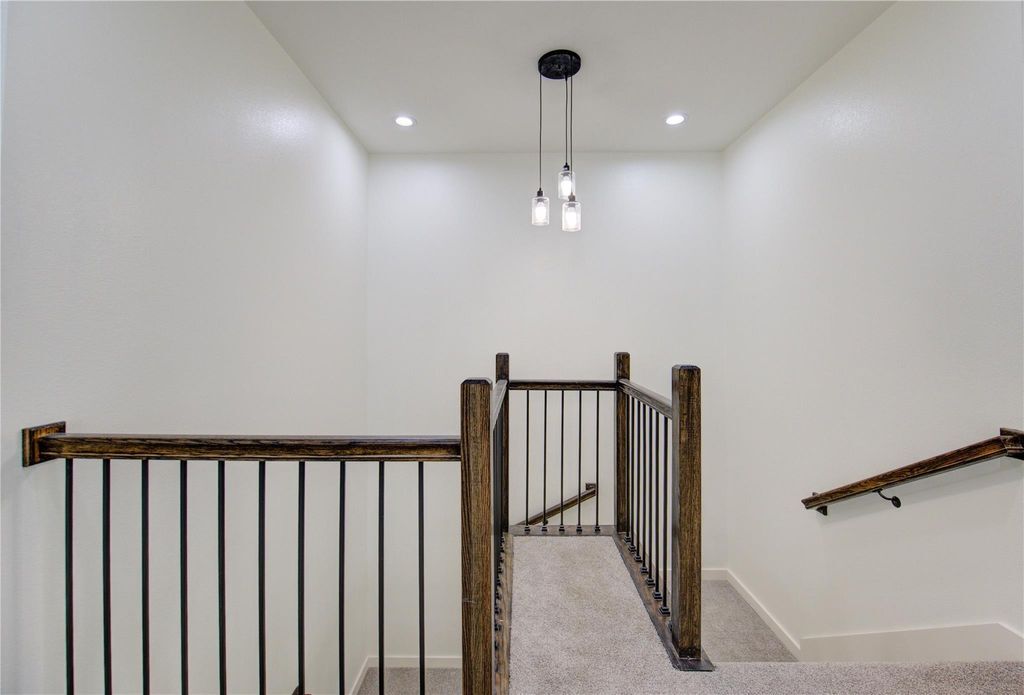 Building Photo - 2919 El Fenice Ln