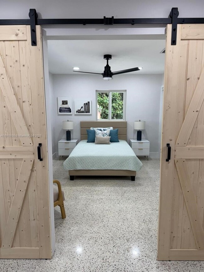 Building Photo - 219 S Bay Harbor Dr