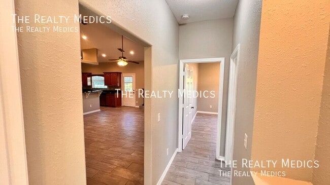 Building Photo - 3297 Tallwood Dr