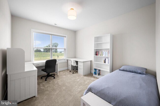 Building Photo - 2639 Hawthorn Dr