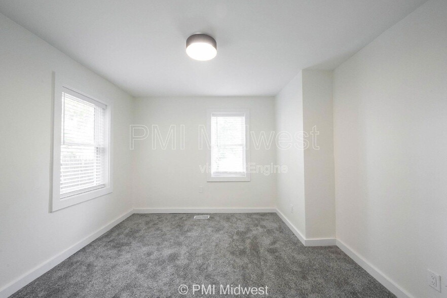 Building Photo - 426 N Bradley Ave