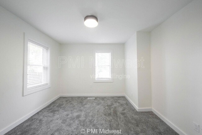 Building Photo - 426 N Bradley Ave