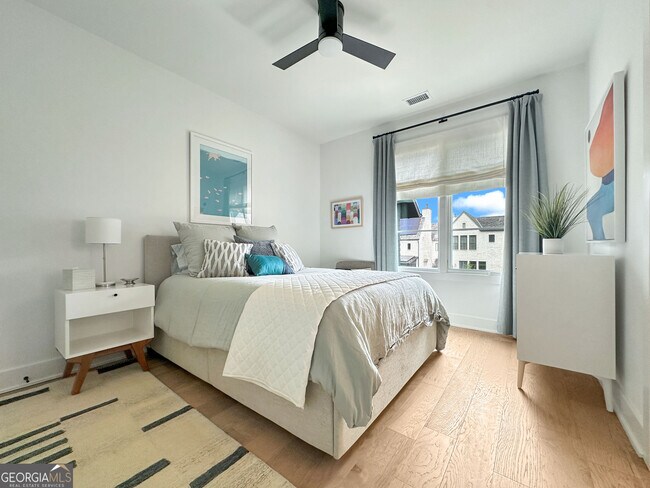 Building Photo - 300 Mado Ln