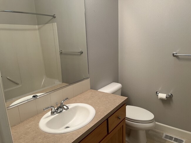Building Photo - 10925 SW Briarwood Pl