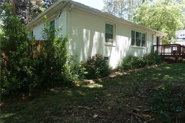 Building Photo - 2163 Lilac Ln