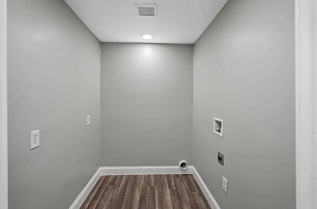 Building Photo - Gorgeous 4 or 5 bed 3.5 Bath in Madisonville!!