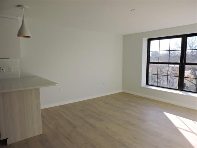 Building Photo - 16 Soden St