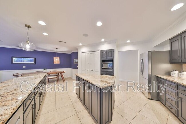 Building Photo - 817 Bannockburn Ave