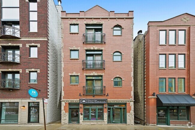 Building Photo - 821 N Milwaukee Ave