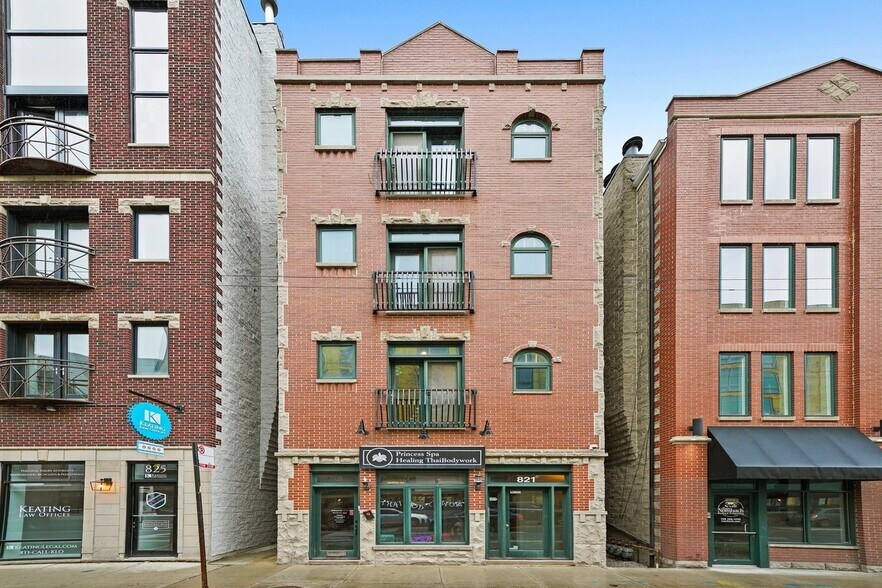 Primary Photo - 821 N Milwaukee Ave