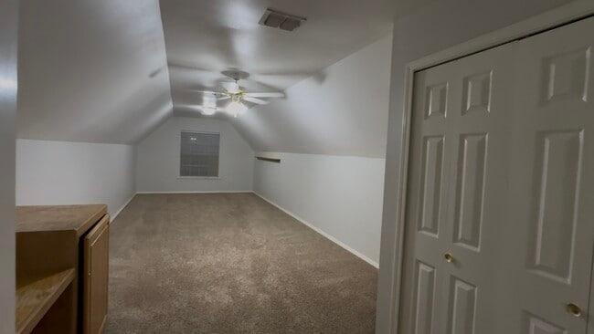 Building Photo - 408 Hidden Oaks Cir