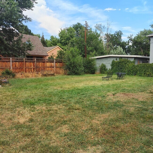 Building Photo - 2 Bedroom in North Boulder Triplex