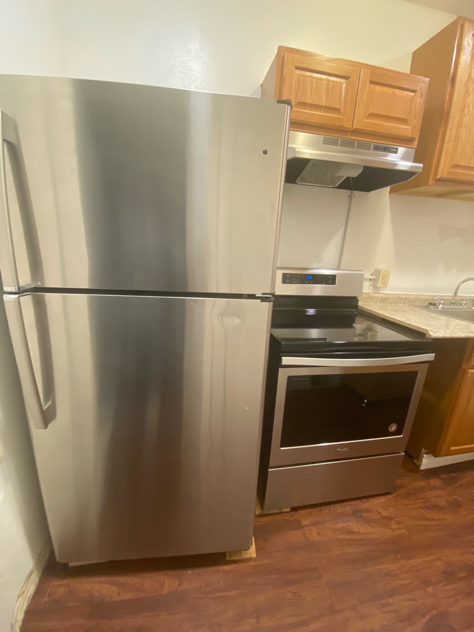 Kitchen w/stainless steel-black appliances - 817 Anaheim St