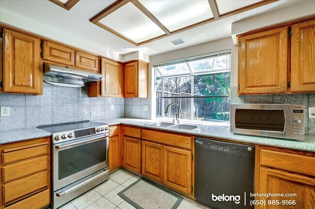 Building Photo - 511 Saint Thomas Ln