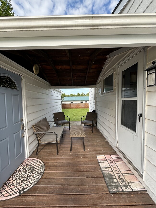 Breezeway - 82 Waverly St