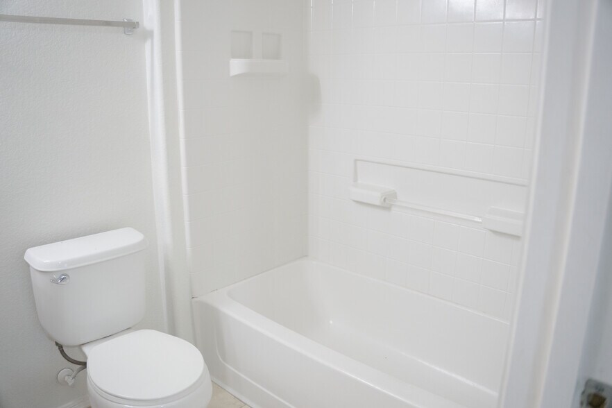 Building Photo - 900 S 94th St