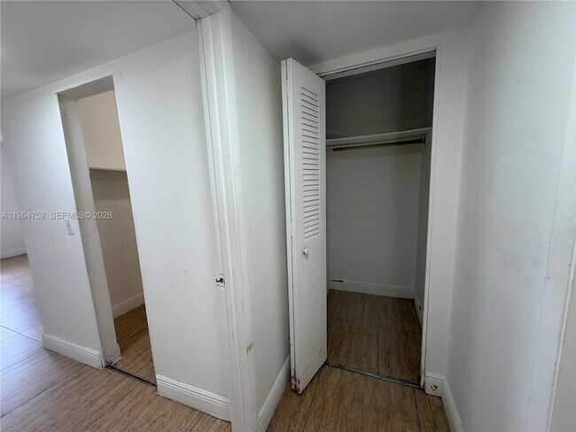 Building Photo - 13685 NE 10th Ave