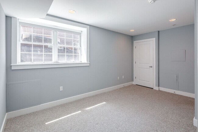 Building Photo - 2631 Catharine St