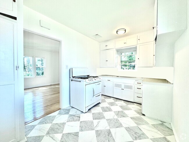 Building Photo - 2406 Edgewater Ter