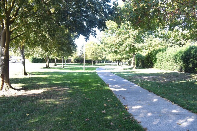 Building Photo - 5828 Laguna Vale Way