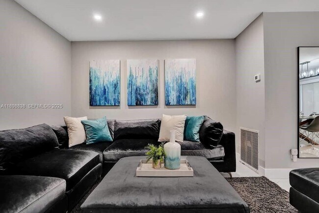 Building Photo - 1321 S 16th Ave