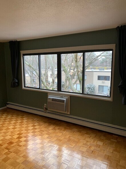 Building Photo - 330 Newton St