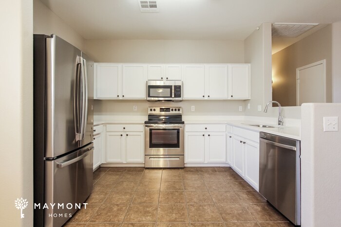 Building Photo - 5990 E Sunrise Cir