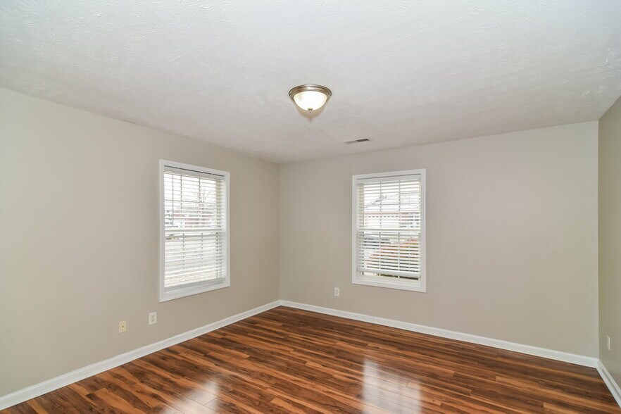 Building Photo - 9010 Lomond Dr