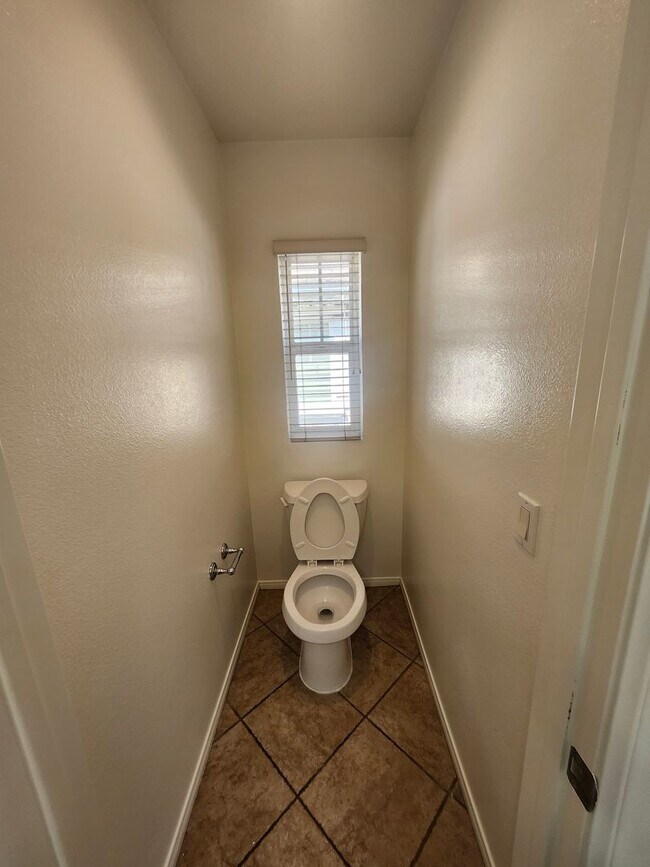 Building Photo - Chino 4 bedroom Beauty