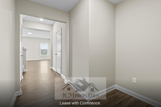 Building Photo - 905 Camden Ct