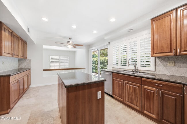 Building Photo - 681 Triunfo Canyon Rd