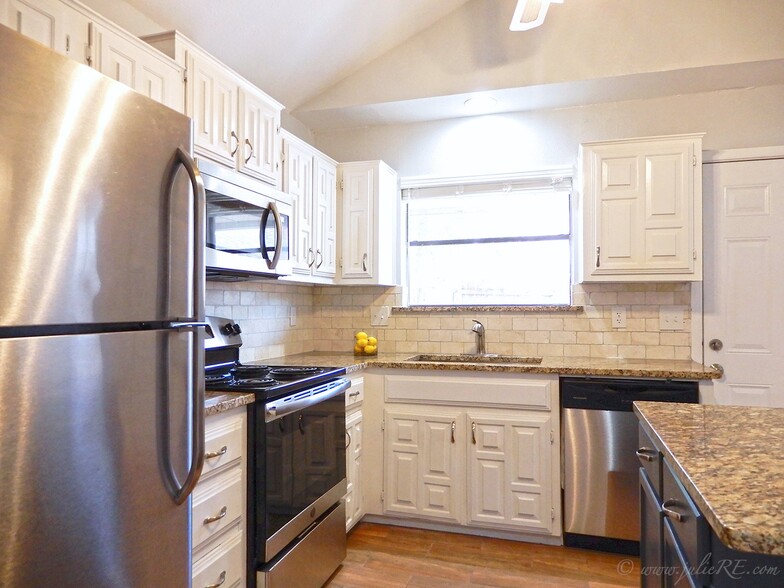 Building Photo - 3636 Country Club Dr W