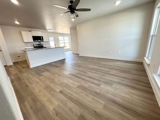 Building Photo - Brand new 3Bed/2Bath Available