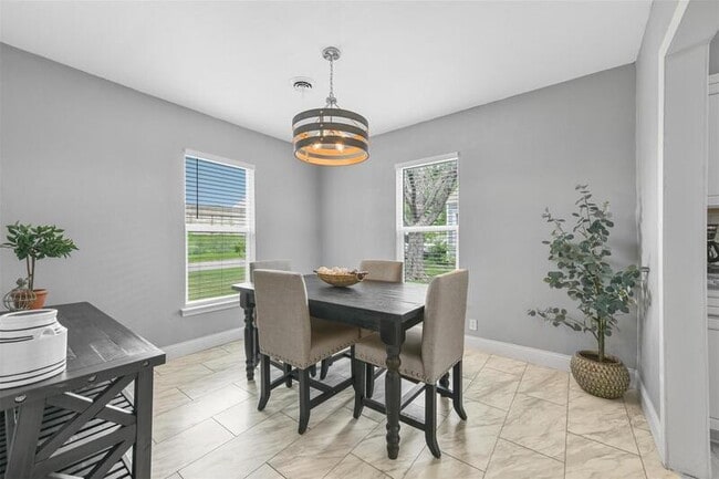 Building Photo - 6209 Calmont Ave