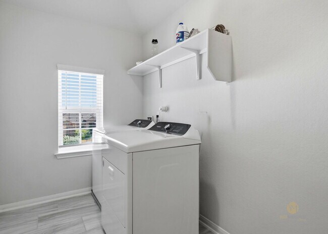 Building Photo - Modern 2023-Built Home | Community Pool, EV Charging & Appliances Included!
