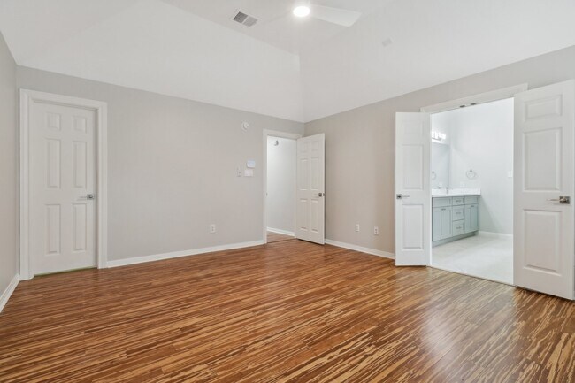 Building Photo - 12611 Brookfield Park